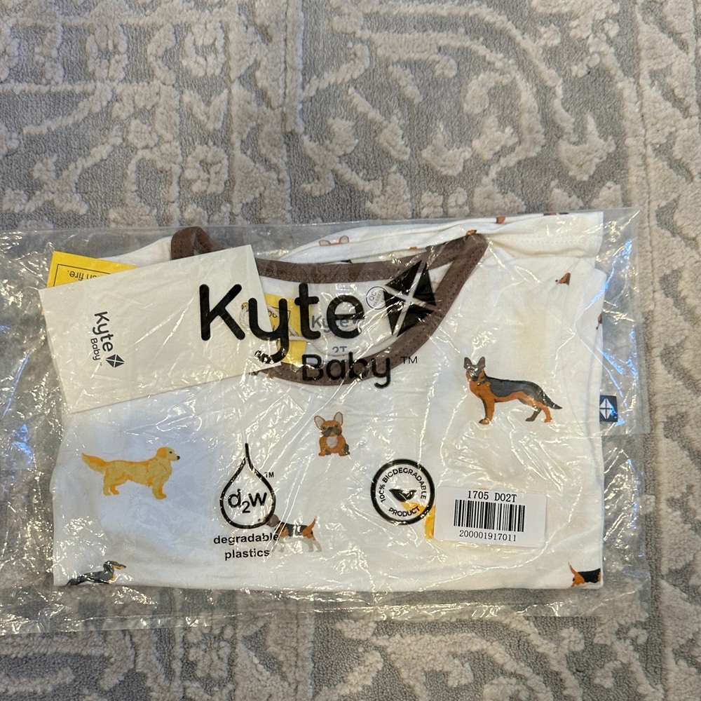 Kyte BABY White short sleeve pajamas with Brown Dog Print